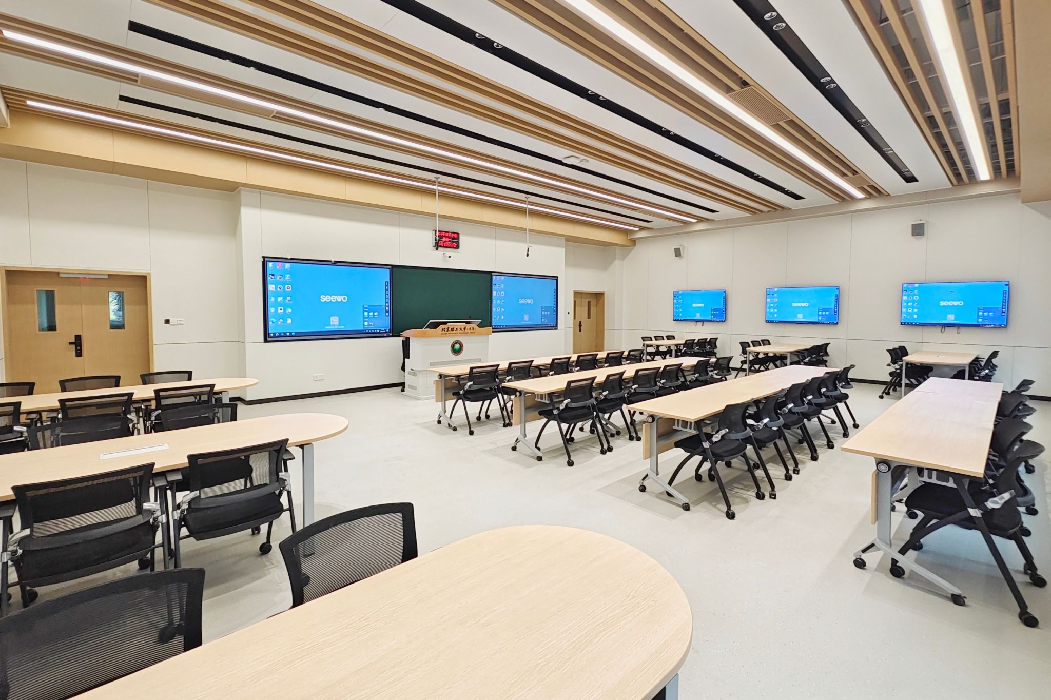 多屏互动型教室.jpg